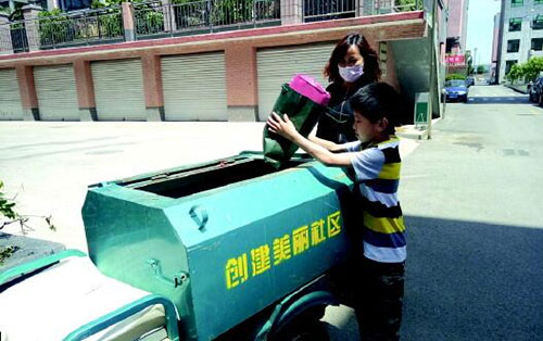 徐家河社區用垃圾車(chē)替代垃圾箱