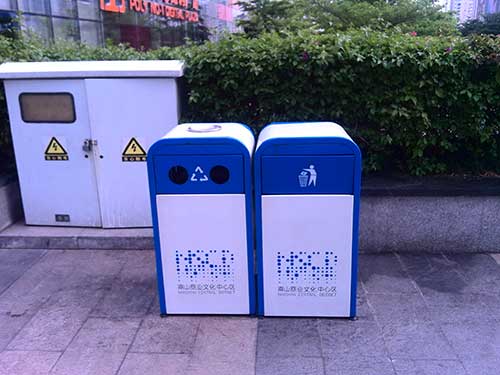 東莞客戶(hù)直接與欣方圳垃圾桶廠(chǎng)家對話(huà)