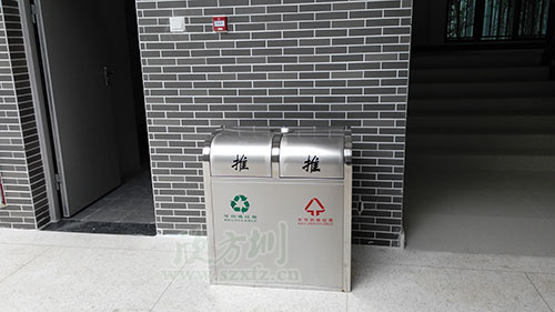 學(xué)校不銹鋼環(huán)保分類(lèi)垃圾桶生產(chǎn)廠(chǎng)家