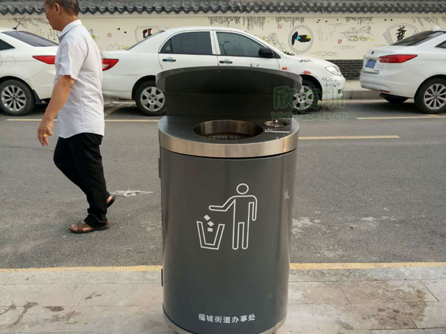 市政道路其他垃圾桶公交站其他垃圾收集容器戶(hù)外公交站擺放實(shí)景圖