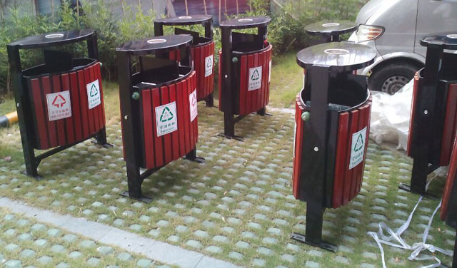 小區鋼木分類(lèi)垃圾桶送貨擺放圖