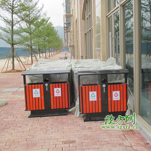 廣州清遠地產(chǎn)物業(yè)公司，增添欣方圳鋼木垃圾桶