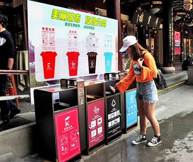 繼深圳后上海正在陸續撤銷(xiāo)樓道垃圾桶
